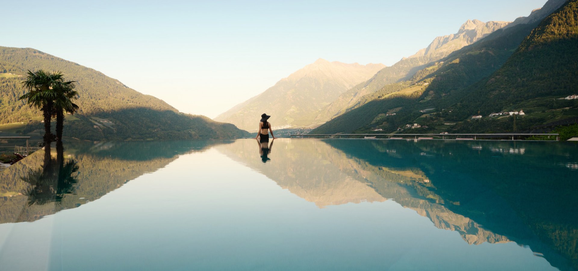 Pools_Infinitypool_Weite_Berge.jpeg