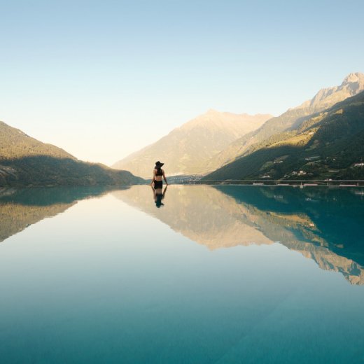 Pools_Infinitypool_Weite_Berge.jpeg